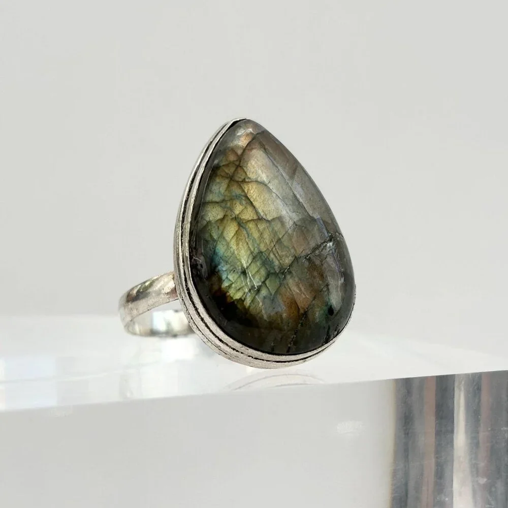 Teardrop Shaped Labradorite Vintage Sterling Silver Cabochon Ring - sz 12 - Picture 2 of 10